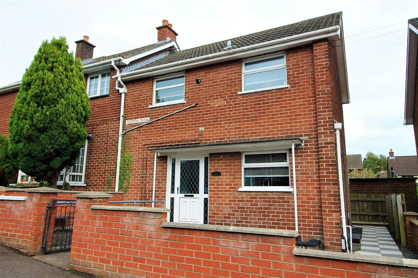 2 bedroom semi-detached to rent at 1 Deerfin Park Newtownabbey BT37 9JB