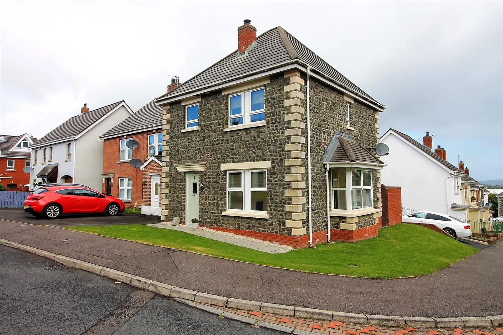 3 bedroom detached to rent at 32 Alderley Place Newtownabbey BT36 7WW
