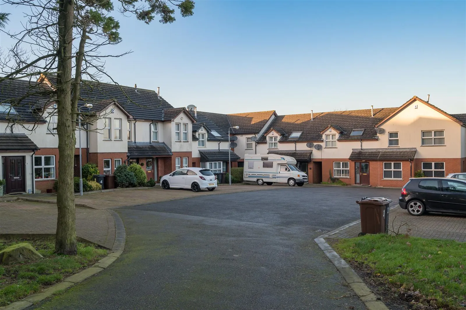 3 bedroom townhouse to rent at 6 Carnmoney Court Newtownabbey BT36 6UZ