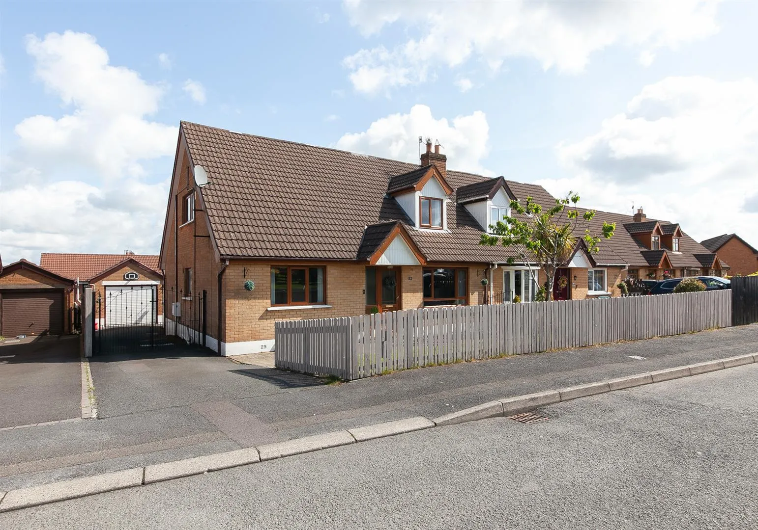 4 bedroom semi detached for sale at 35 Hollybrook Avenue Newtownabbey BT36 4ZL