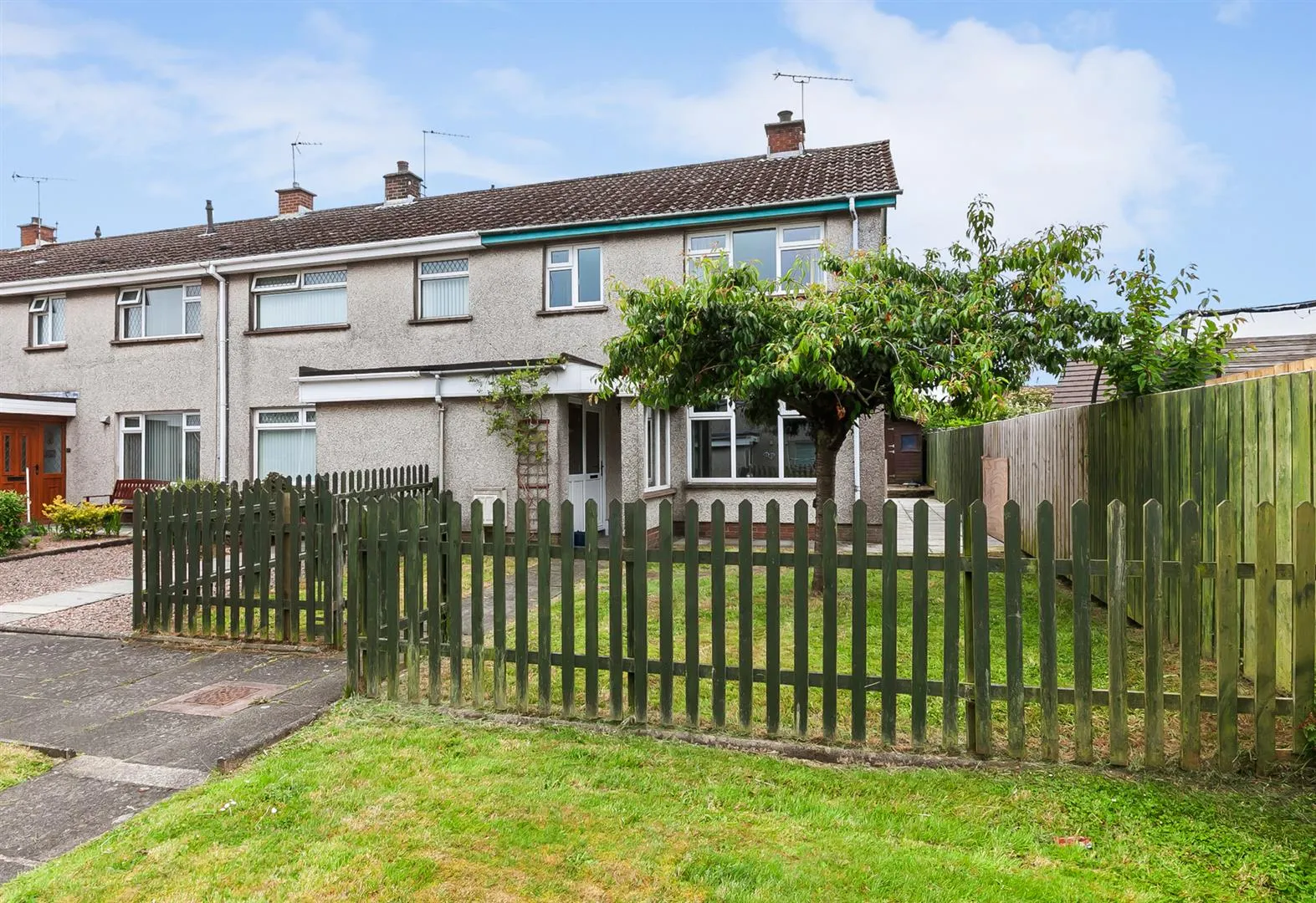 3 bedroom end terrace to rent at 31 Parkmount Road Newtownabbey BT36 4QQ