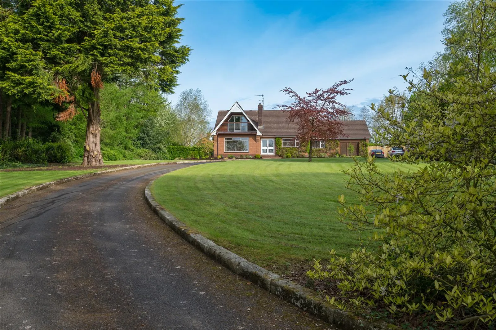 5 bedroom detached for sale at 252 Rashee Road Ballyclare BT39 9JQ