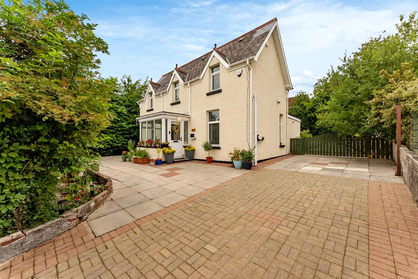 4 bedroom detached for sale at 9 Inniscoole Park Newtownabbey BT36 6JD