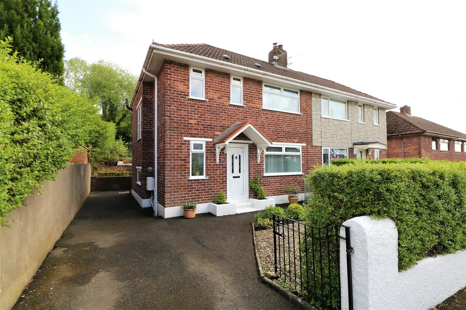 3 bedroom semi-detached for sale at 51 Duncoole Park Belfast BT14 8JS