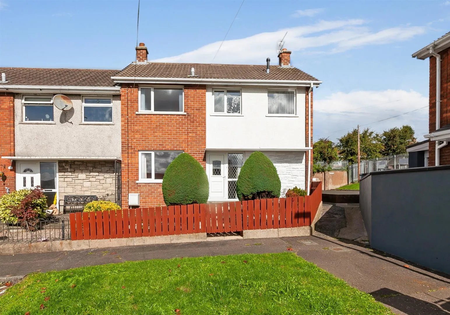 3 bedroom end terrace for sale at 72 Queens Avenue Newtownabbey BT36 5HX