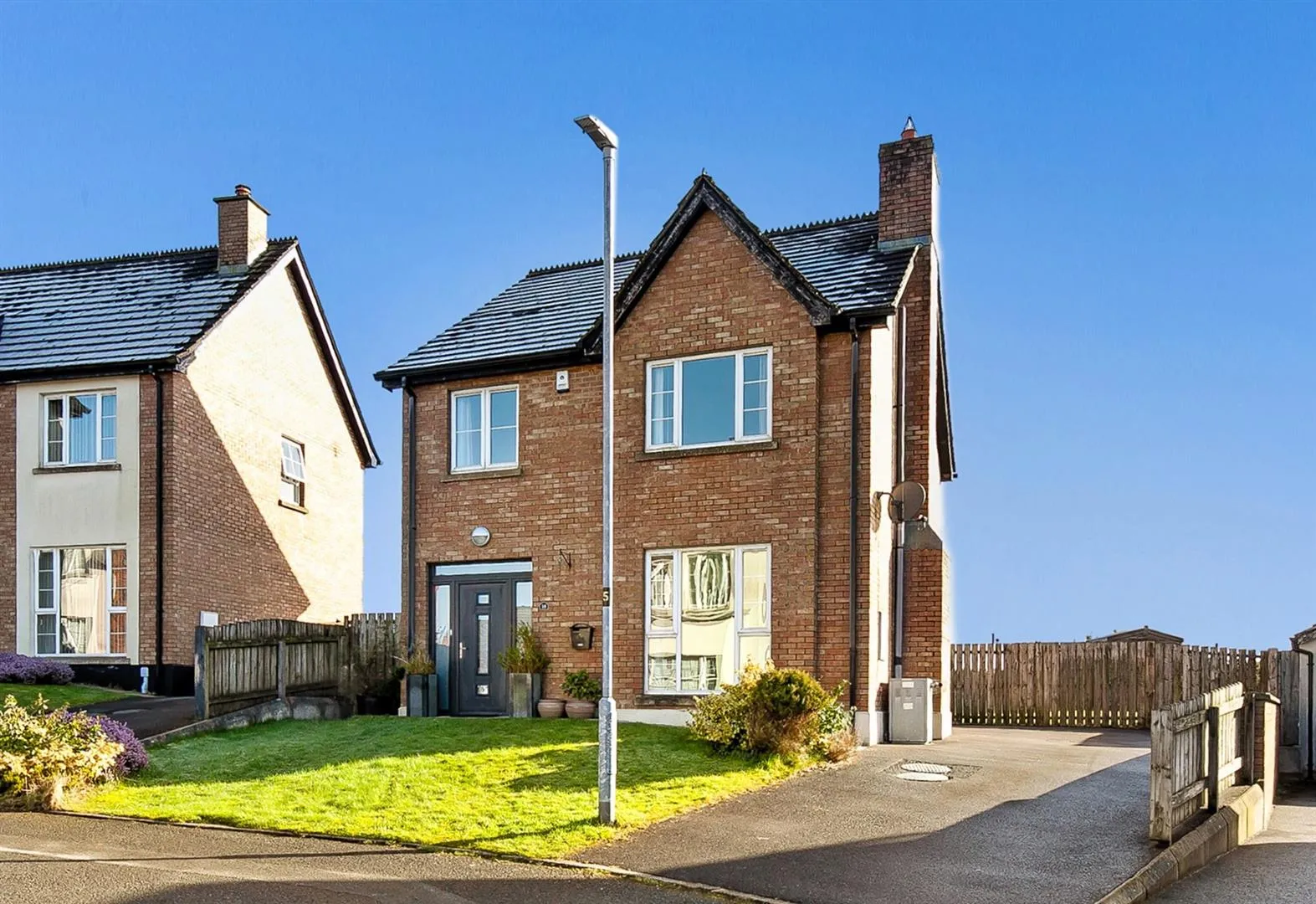 4 bedroom detached to rent at 18 Craighill Crescent Ballyclare BT39 9ZP