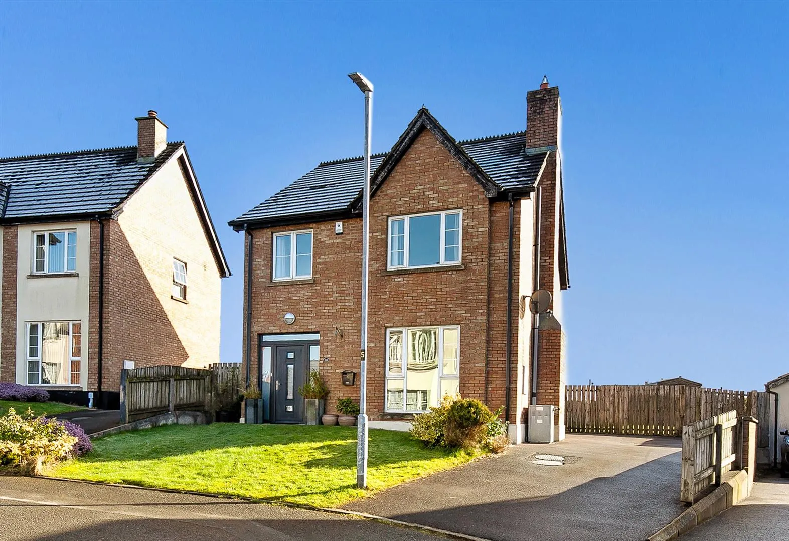 4 bedroom detached to rent at 18 Craighill Crescent Ballyclare BT39 9ZP