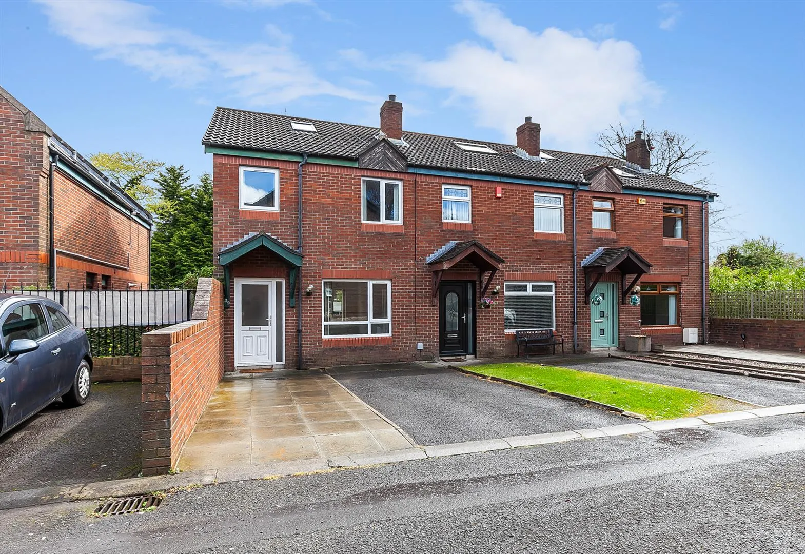 3 bedroom townhouse to rent at 39 Chichester Gardens Belfast BT15 5FS