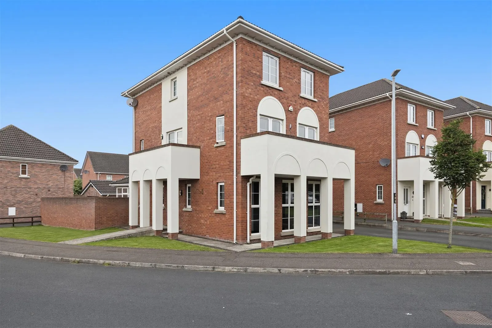 4 bedroom detached to rent at 34 Carnbeg Green Antrim BT41 4RF