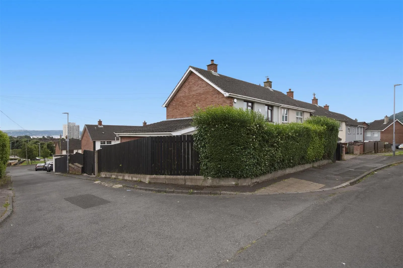 4 bedroom end terrace for sale at 34 Enniskeen Avenue Newtownabbey BT37 9HN