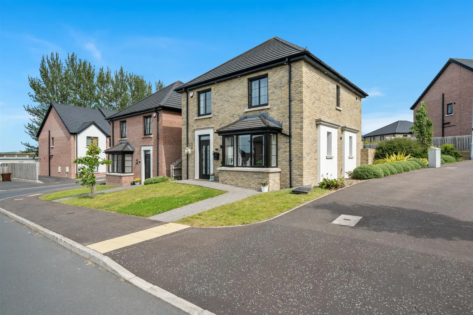 3 bedroom detached for sale at 1 Glen Manor Avenue Newtownabbey BT36 7FY