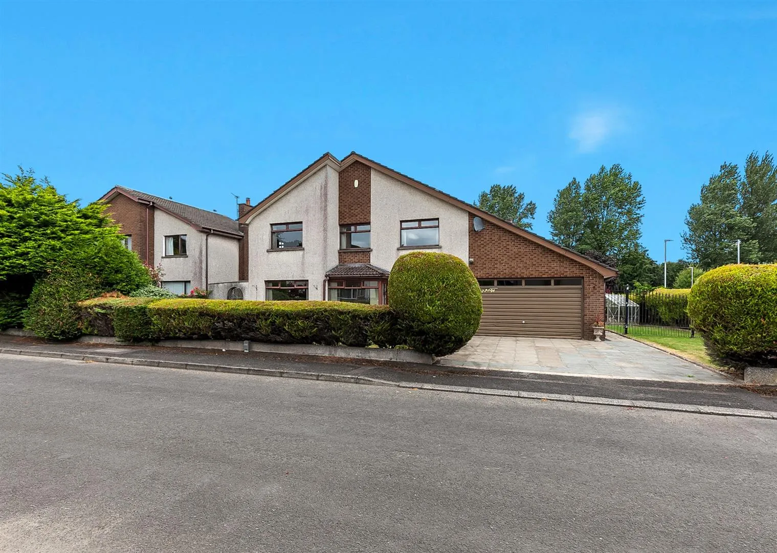 5 bedroom detached for sale at 1 Sandyholme Park Newtownabbey BT36 5BJ