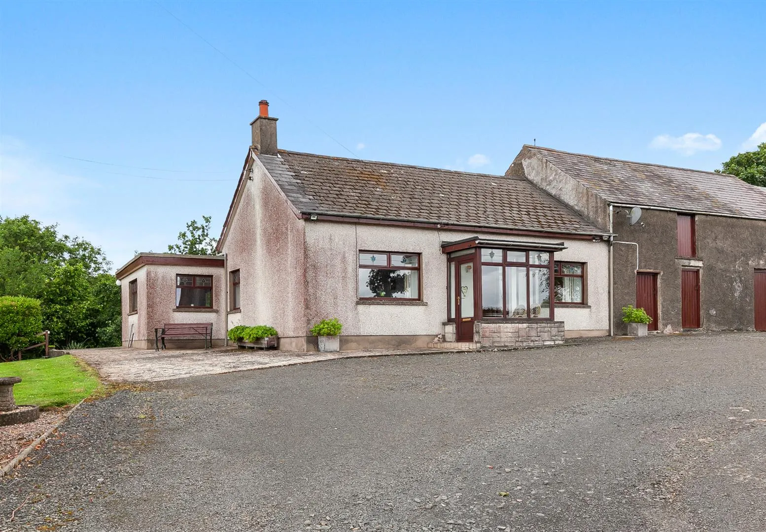 3 bedroom detached to rent at 56 Carntall Road Newtownabbey BT36 5SG