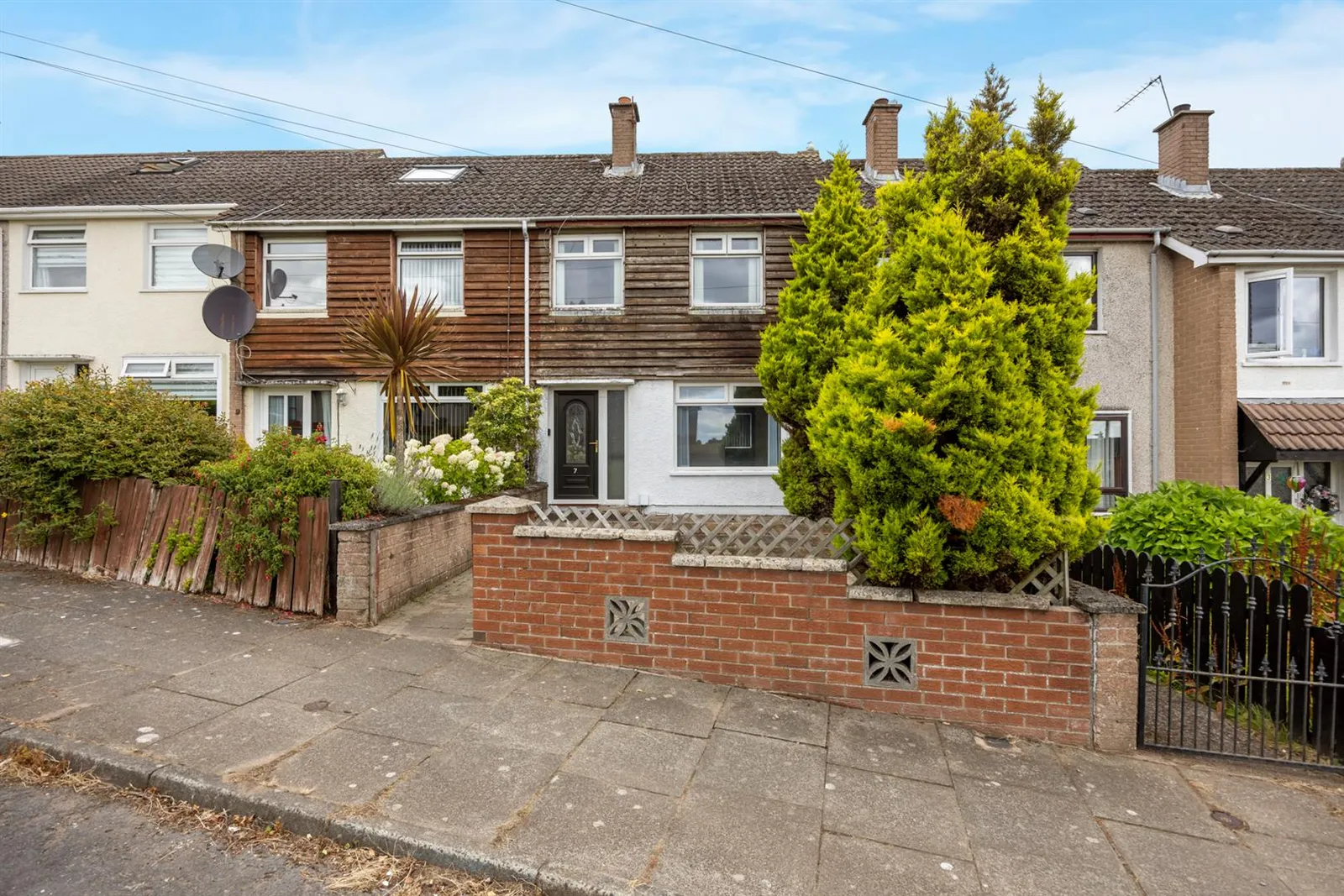 3 bedroom terraced to rent at 7 Islay Gardens Belfast BT16 2NJ