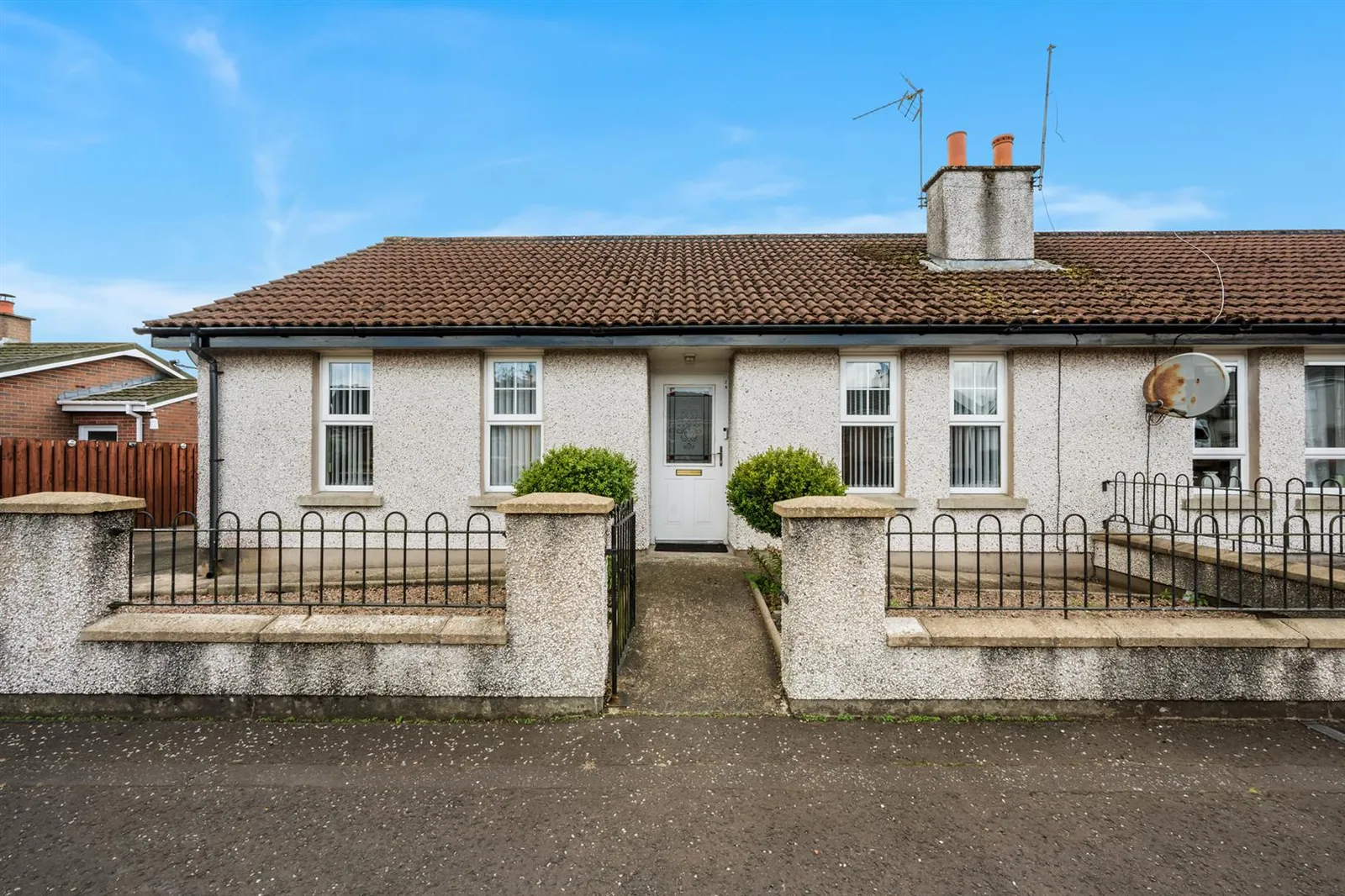 3 bedroom semi detached for sale at 2A Hollybush Gardens Ballyclare BT39 9AN
