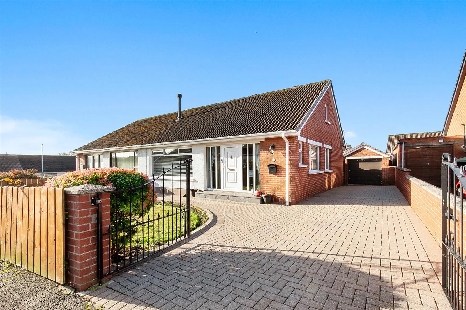 5 bedroom semi-detached for sale at 4 Grange Valley Way Ballyclare BT39 9AZ