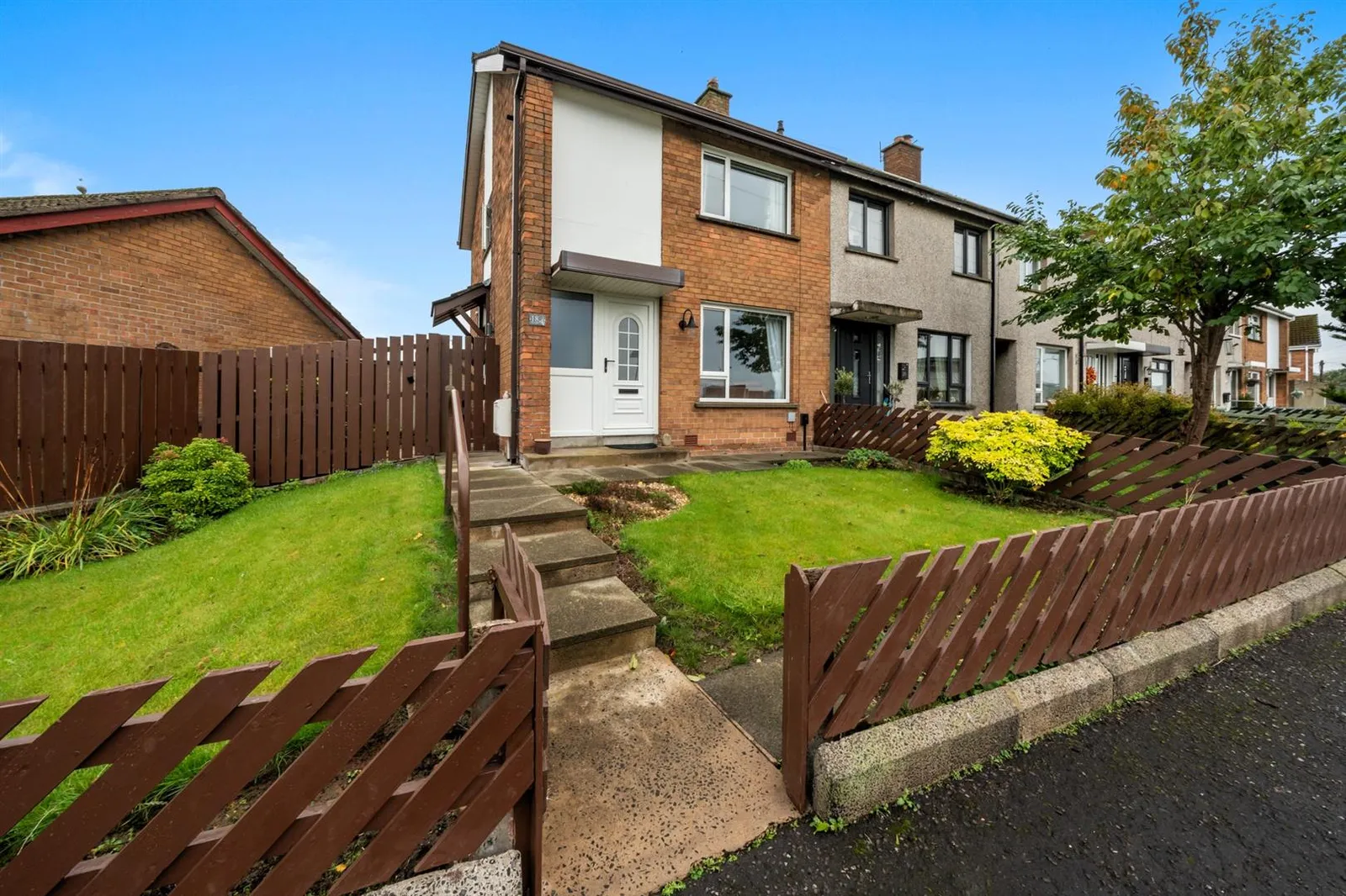 2 bedroom end terrace to rent at 18 The Glade Newtownabbey BT36 5NW